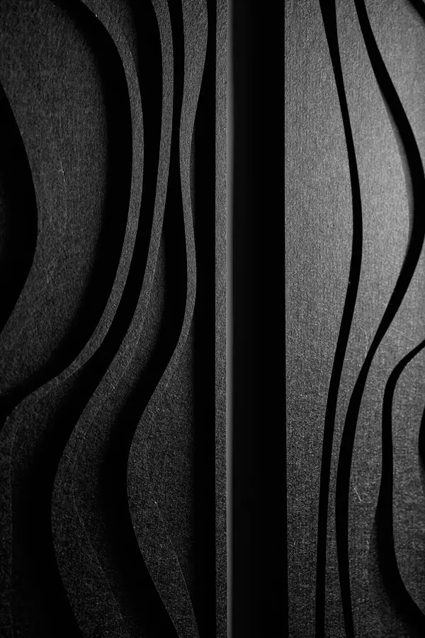 Detail van de gegroefde houten wandpanelen